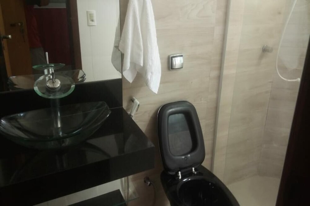 Apt 3 bedroom furnished, available for short and long season rentals