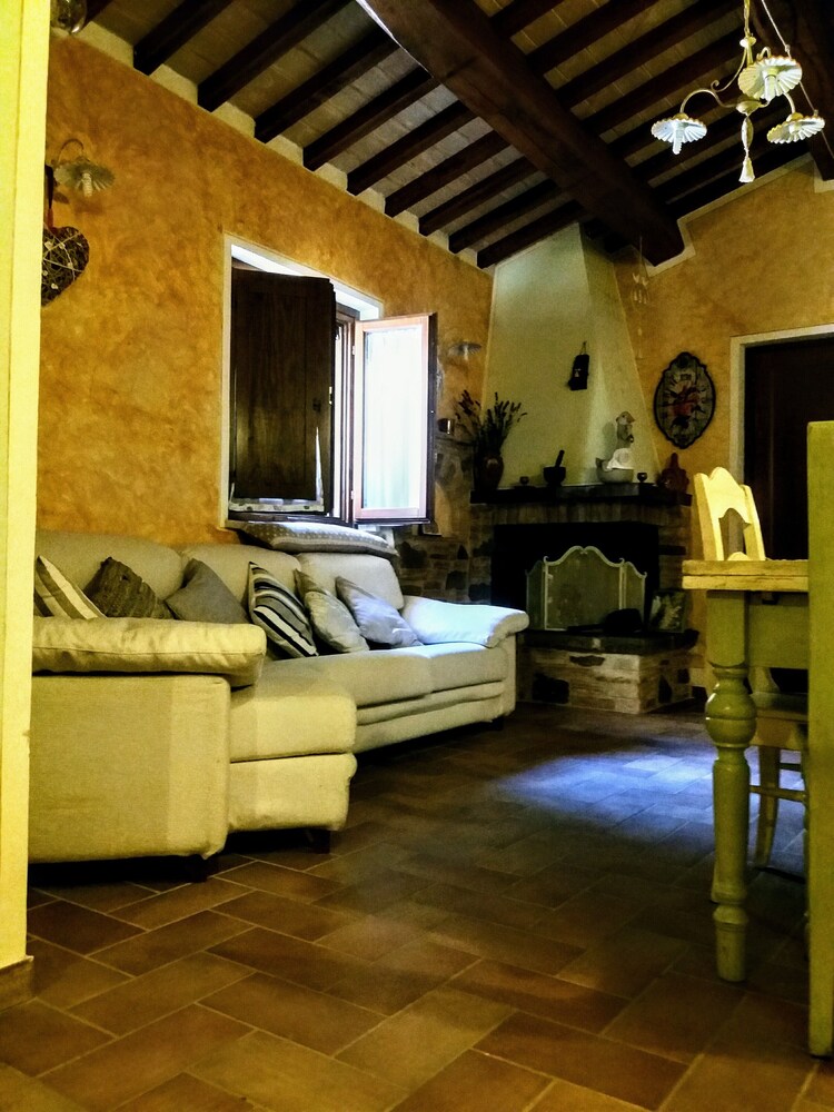 Il Casale di Fiore - Apartment for 4 in the Umbrian hills