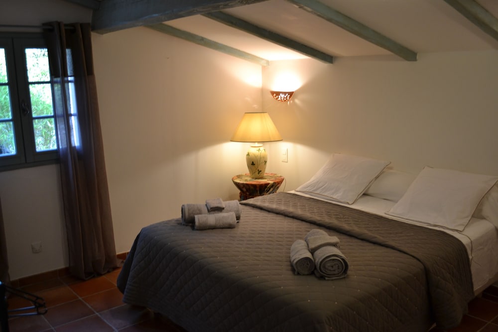 The Gîte de Cadillan.<br>GPS coordinates<br>Latitude: 43. 844116<br>Longitude: 4. 748536