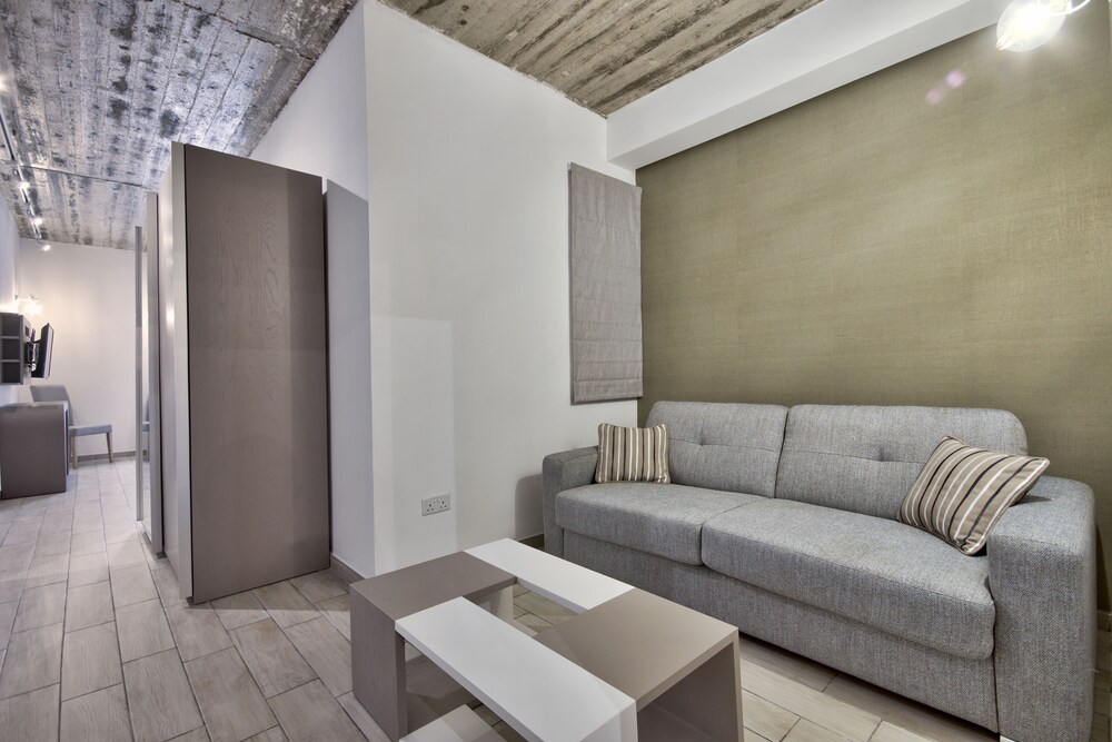 Luxury Cozy Suite Twin/Triple (1)