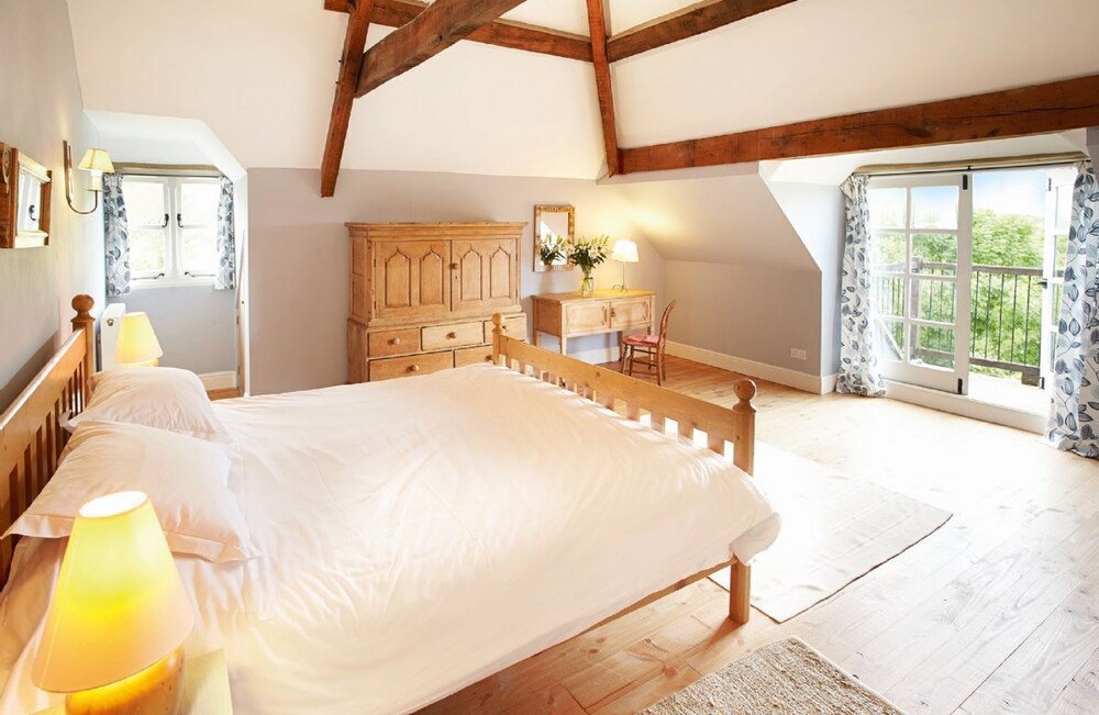This detached, thatched, former farm is set in a very quiet, rural position, near Axminster.