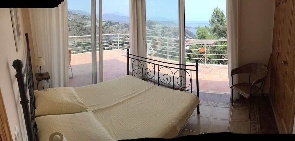 Apartment with pool, wonderful sea view, 1h from Malaga