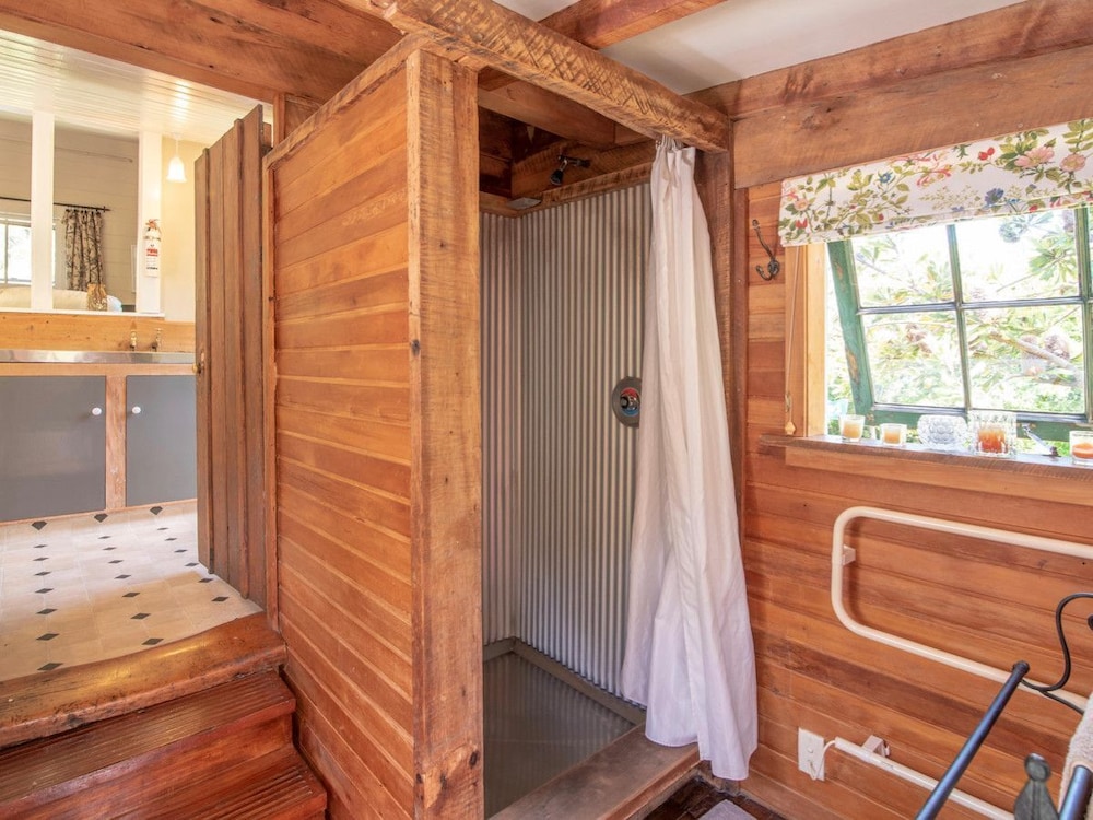 Kokopu Cottage - Akaroa Holiday Home