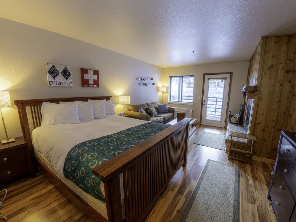 Getaway The Meadows 228a Hotel Style - Sleeps 4 Studio Bedroom Condo