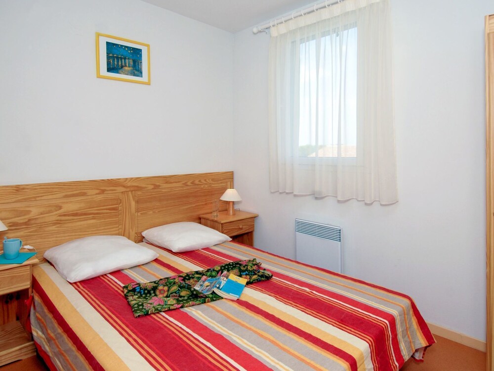 Cosy apartment for 6 people with pool and parking