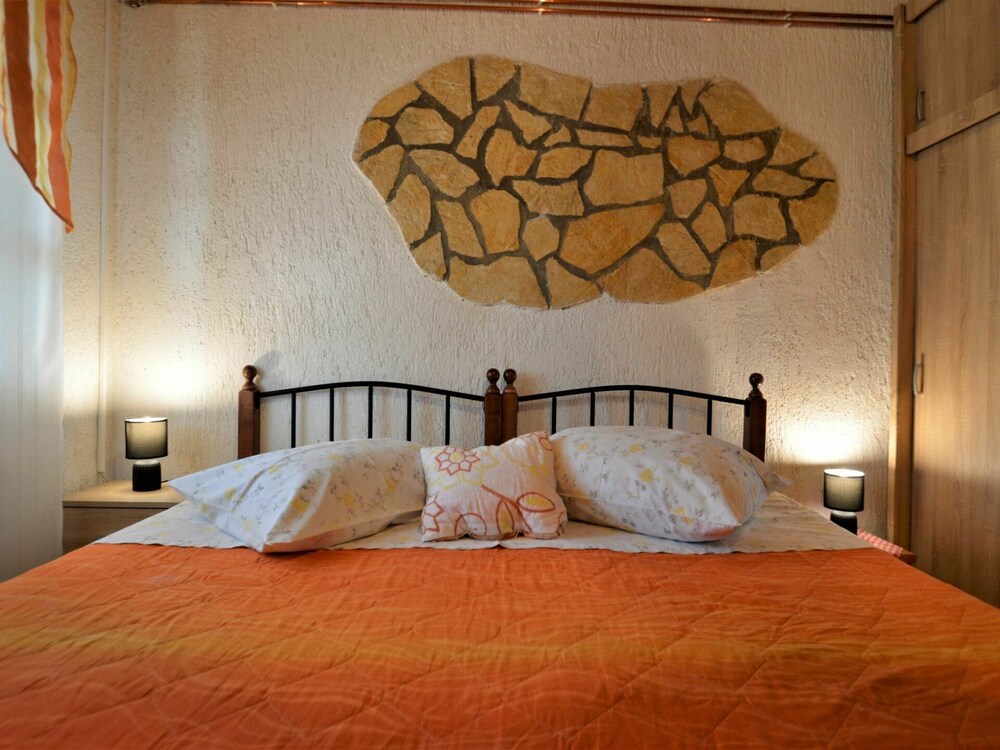 Cosy apartment for 4 people with pool, WIFI, A/C, TV and parking
