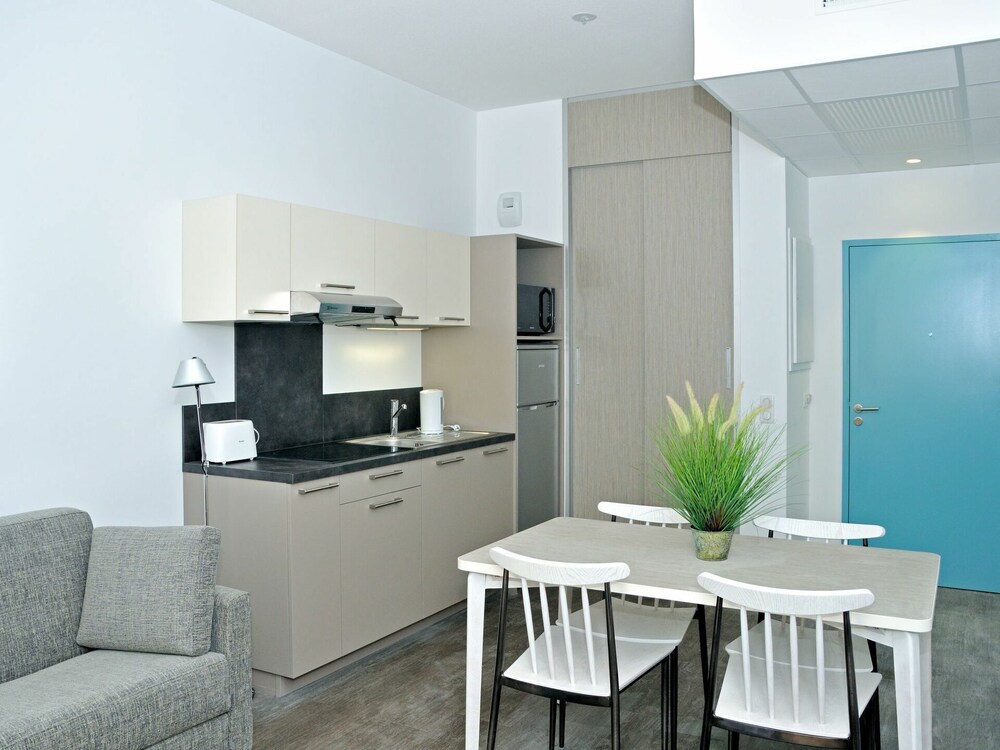 Nice apartment for 2 people with A/C, WIFI, TV, balcony, pets allowed and parking