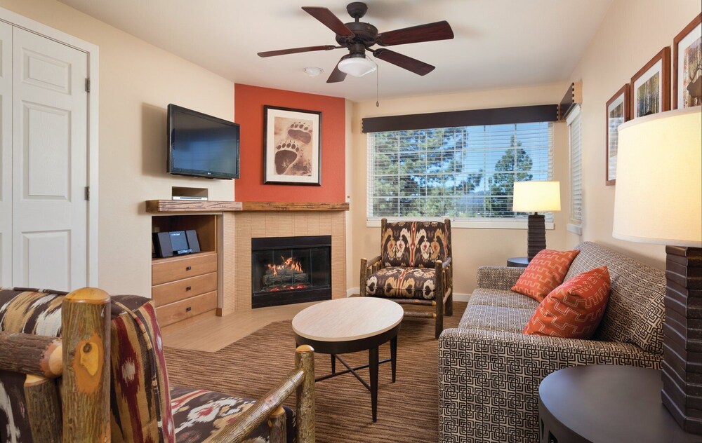 Relax with us in the Big Bear Mountains walking distance to the lake, w/ pools, BBQ area & Hiking