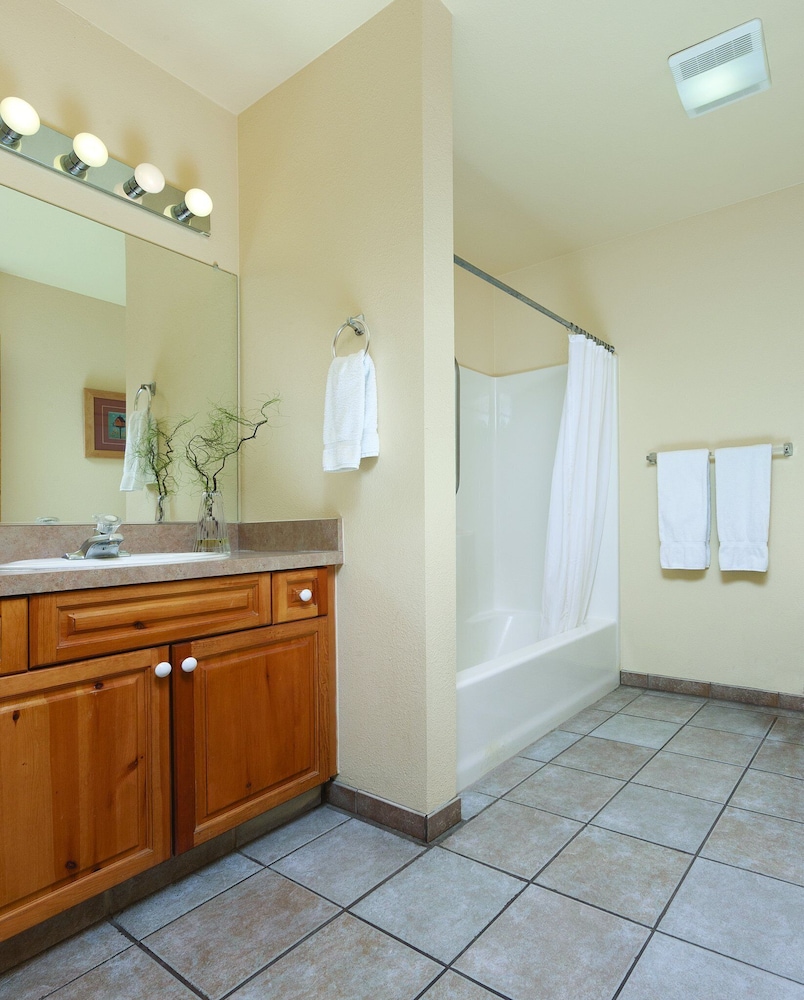 Relax with us in the Big Bear Mountains walking distance to the lake, w/ pools, BBQ area & Hiking