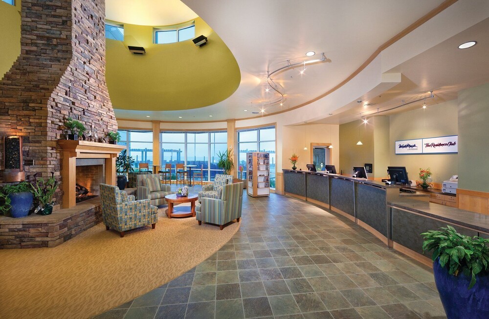 Come enjoy Our Seaside Walking Around Community w/ beach access, outdoor pool/spa, fitness room &BBQ