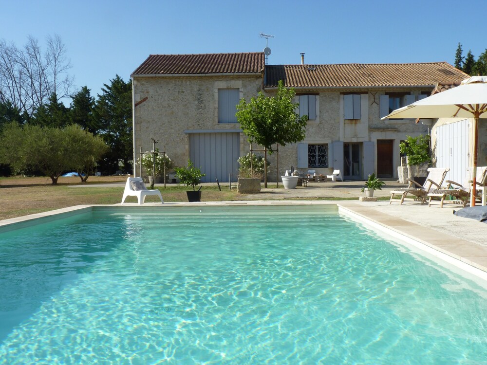 Mas des Trois Ailes en Provence between Saint-Rémy-de Provence and Avignon-swimming pool