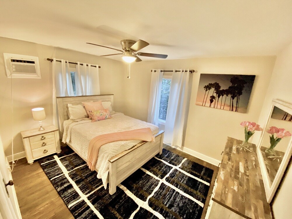 Downtown Riverside Close to Mission Inn!