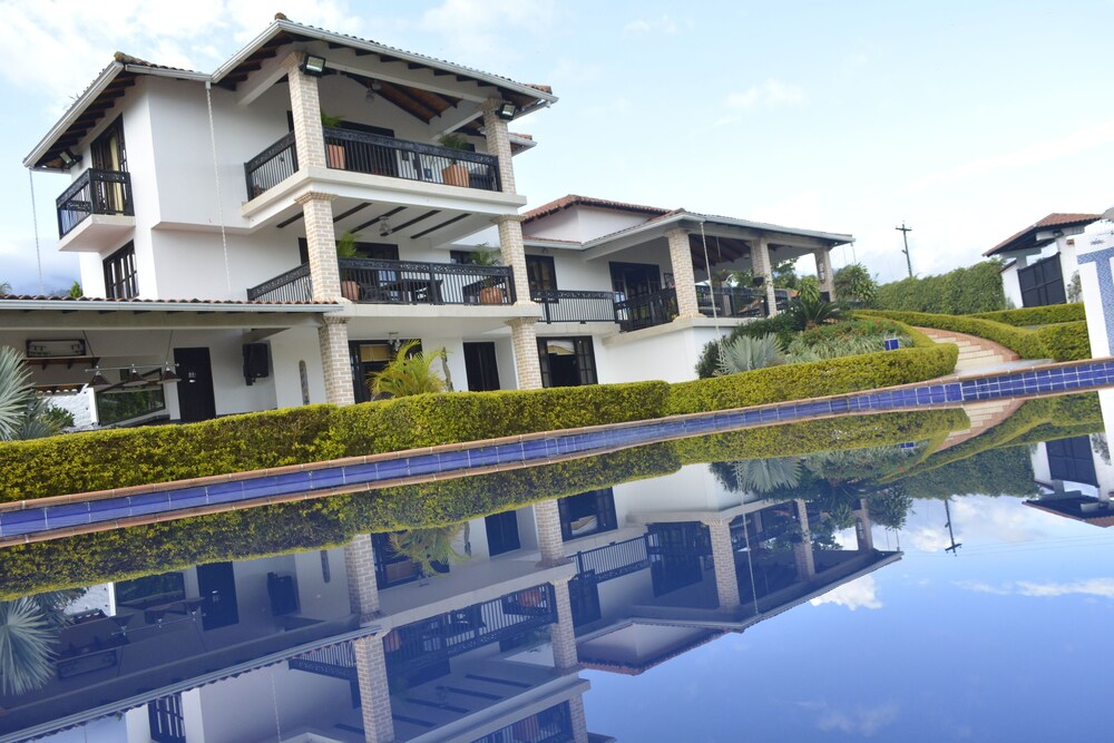 Mansion del Lago Calima