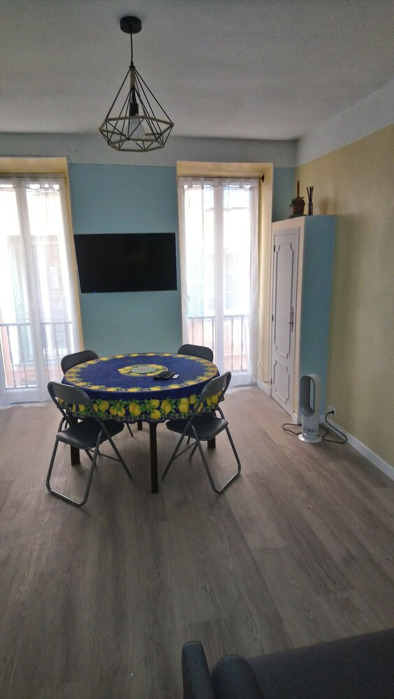 2 rooms 31m² renovated, 3 minutes from the beach, all on foot