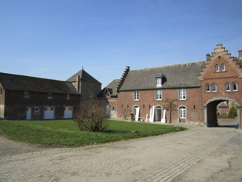 Modern Holiday Home in Gembloux With Meadows Near