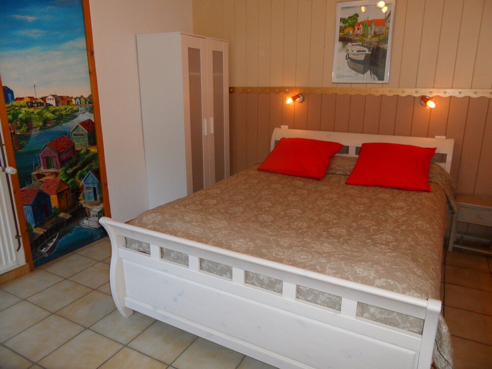 5 BetBs in the ''Garden next to the Ocean'' at the Mathes close to Palmyre