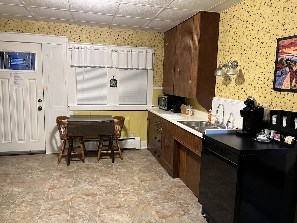 “Comfy for 2, hosts live above”, private apt. in a central Waterville location