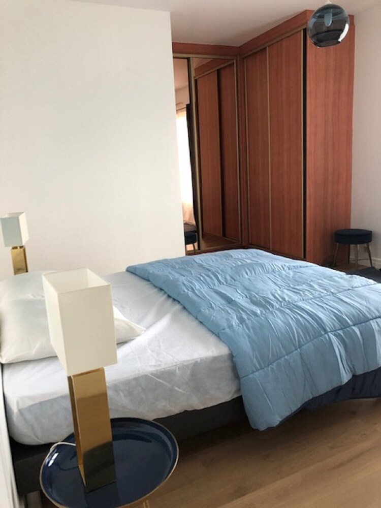 Panoramic Terrace Flat - near Paris, Disneyland, Villepinte & CDG Airport 