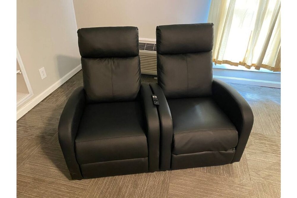 Banana Split Suite (2 Queens, Sofa, Private Bath)