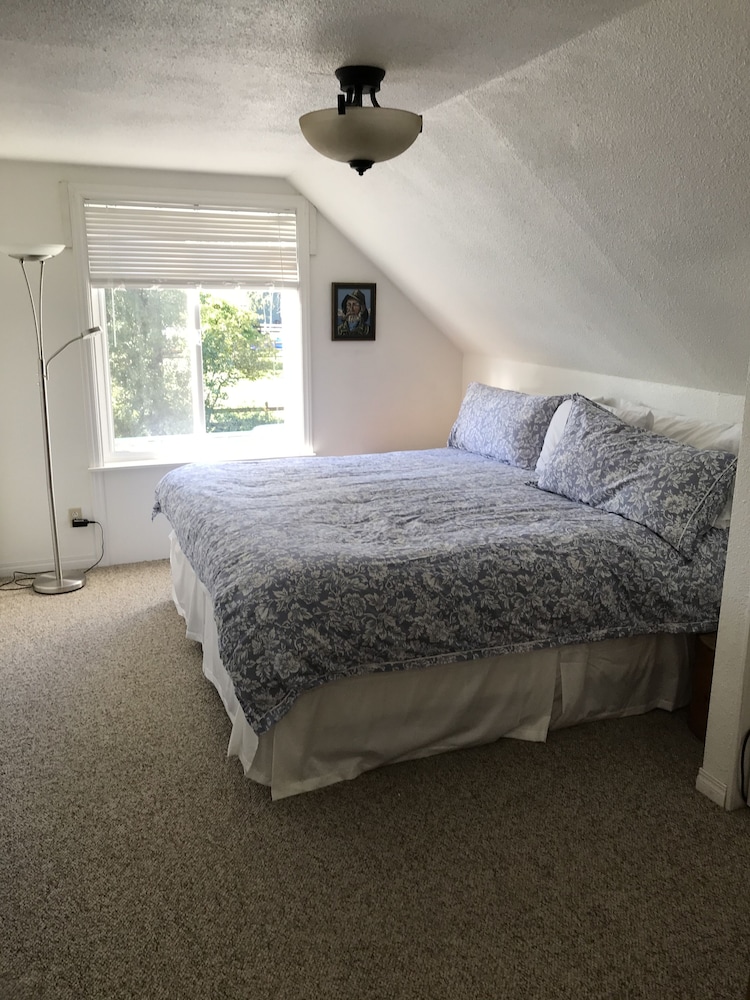 Farm House on 4 acres minutes from Sidney B.C.