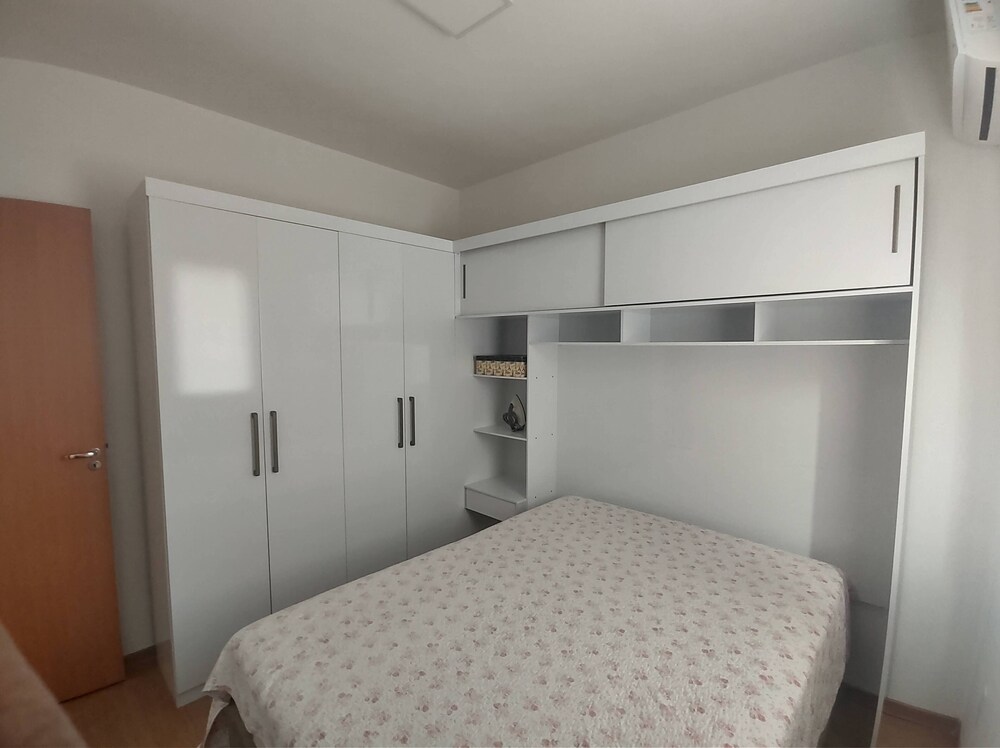 Apt furnished, 2/4 with air, 806 South