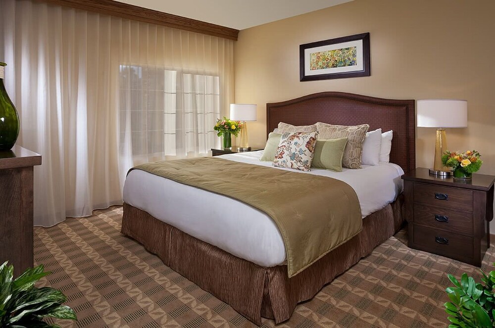 1-Bedroom Suite at Mountain Villas - Memorial Weekend