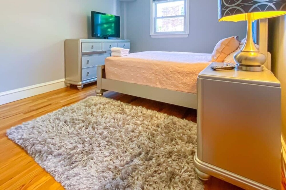 Upscale 3BR/1BA Spacious Vista Apartment close to DC