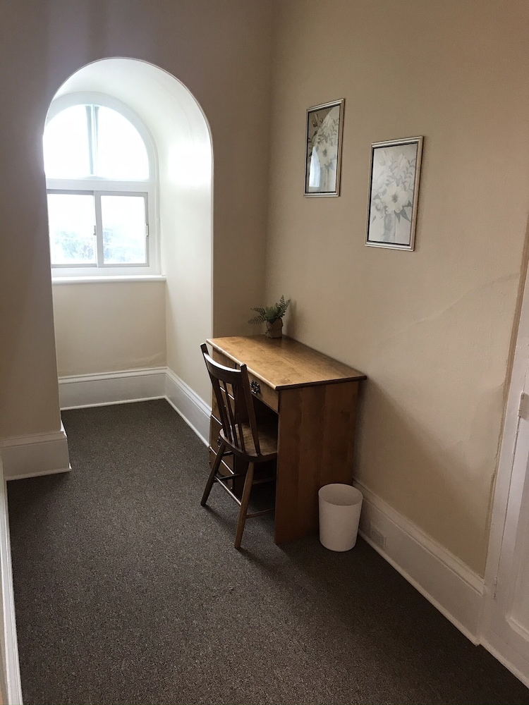 Two bedroom penthouse apartment in center of Pembroke