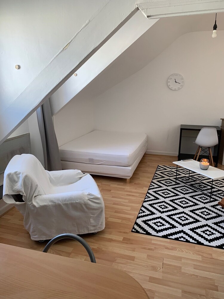 STUDIO IN THE HEART OF THE CITY CENTER 