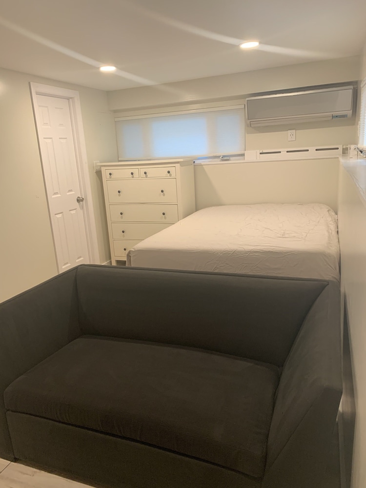 Newly renovated studio in Garden City (near Garden City Hotel/LIRR/7th st)