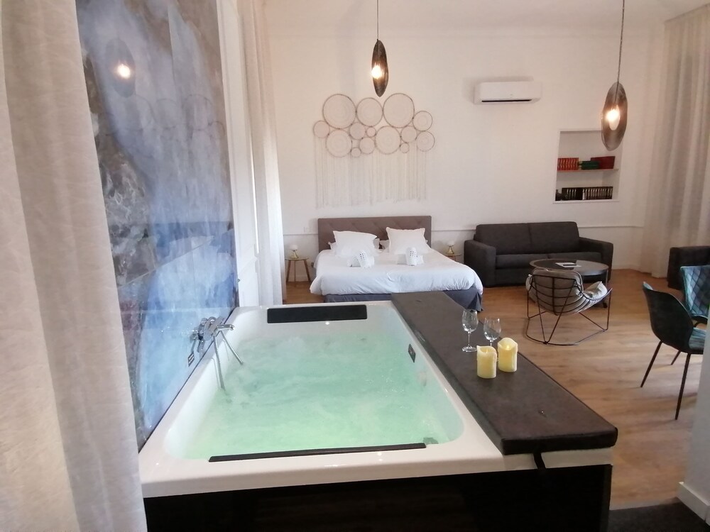 Suite with Spa - The Nebula