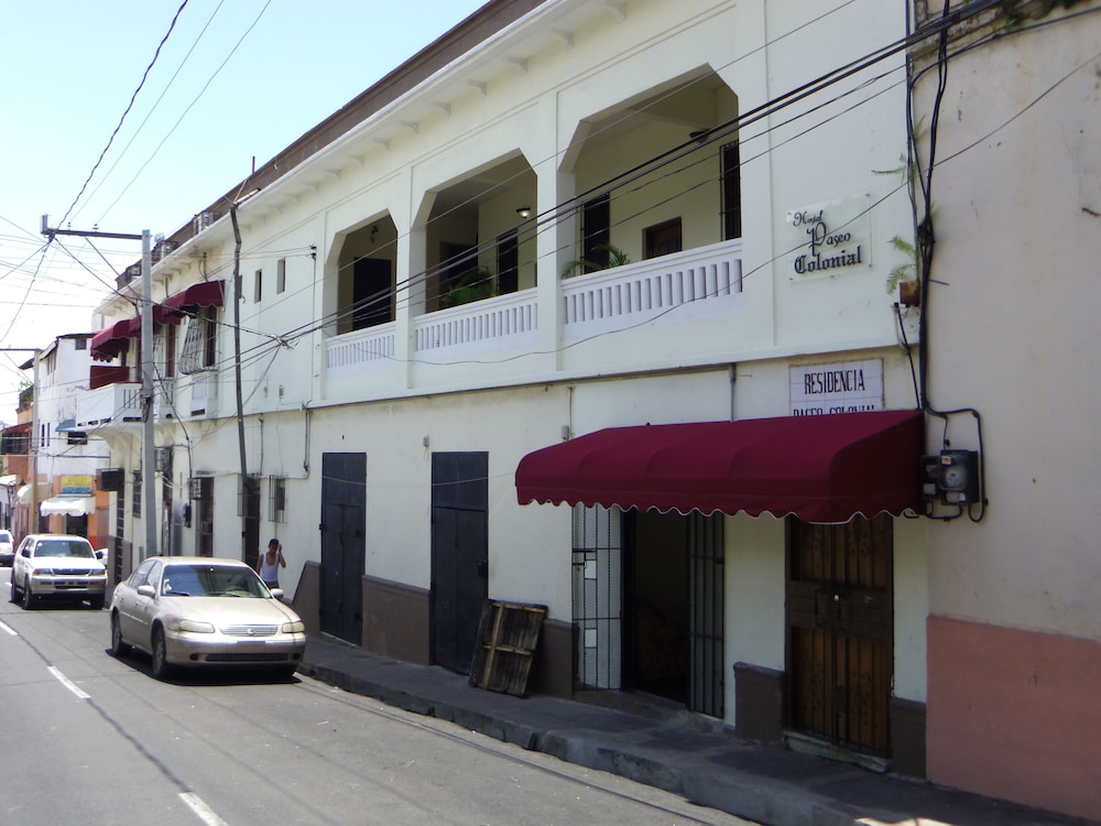 Paseo Colonial Aparta Hotel