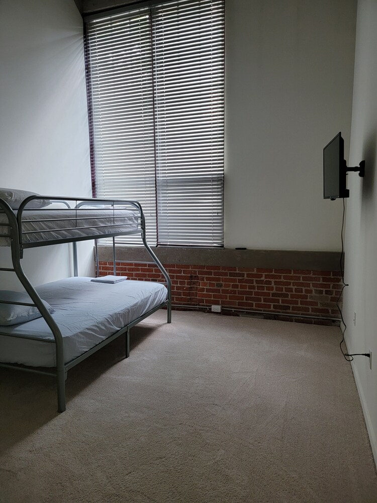 Beautiful 2 bd, 2 bth Apartment Downtown Shockoe Bottom With Pool