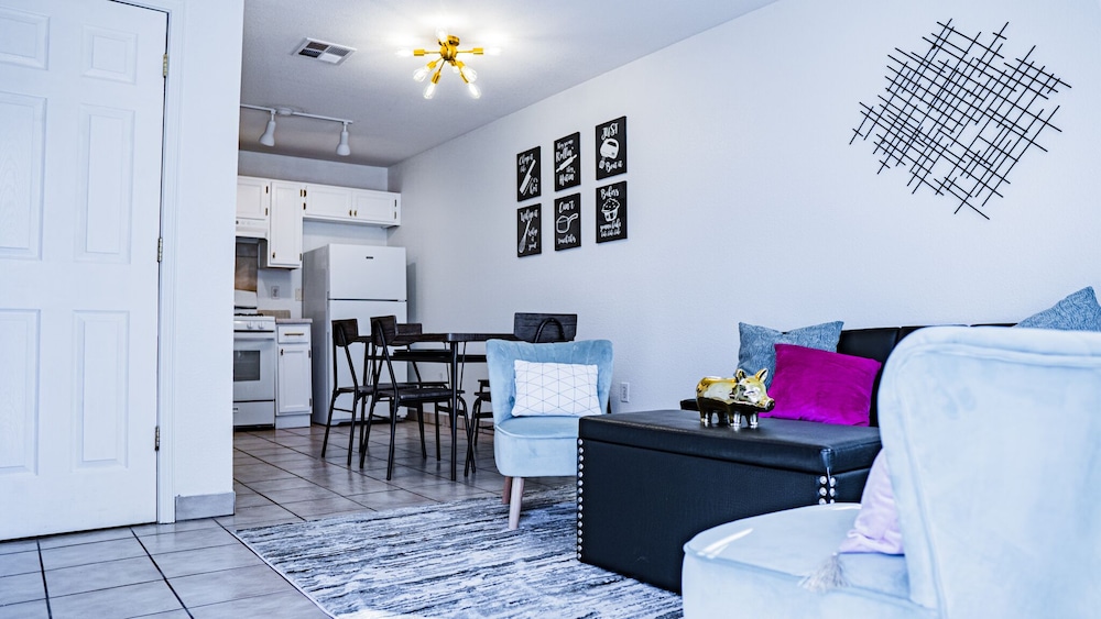 Modern Condo with easy I-10 access on Westside of El Paso!