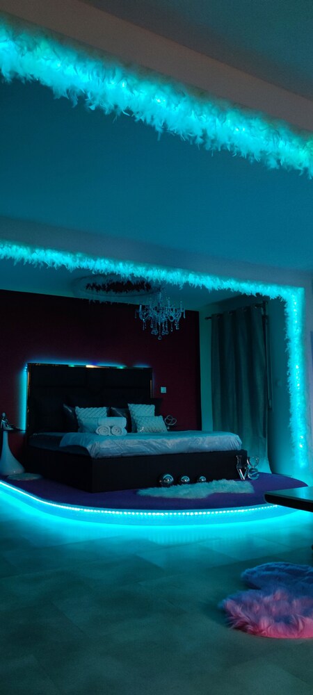 Suite Romantique Jacuzzi Privatif Playroom