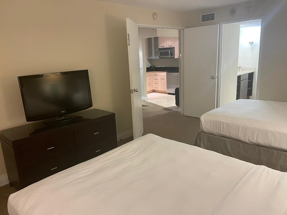 Amazing Hilton Condo suite location near beach on intracoastal