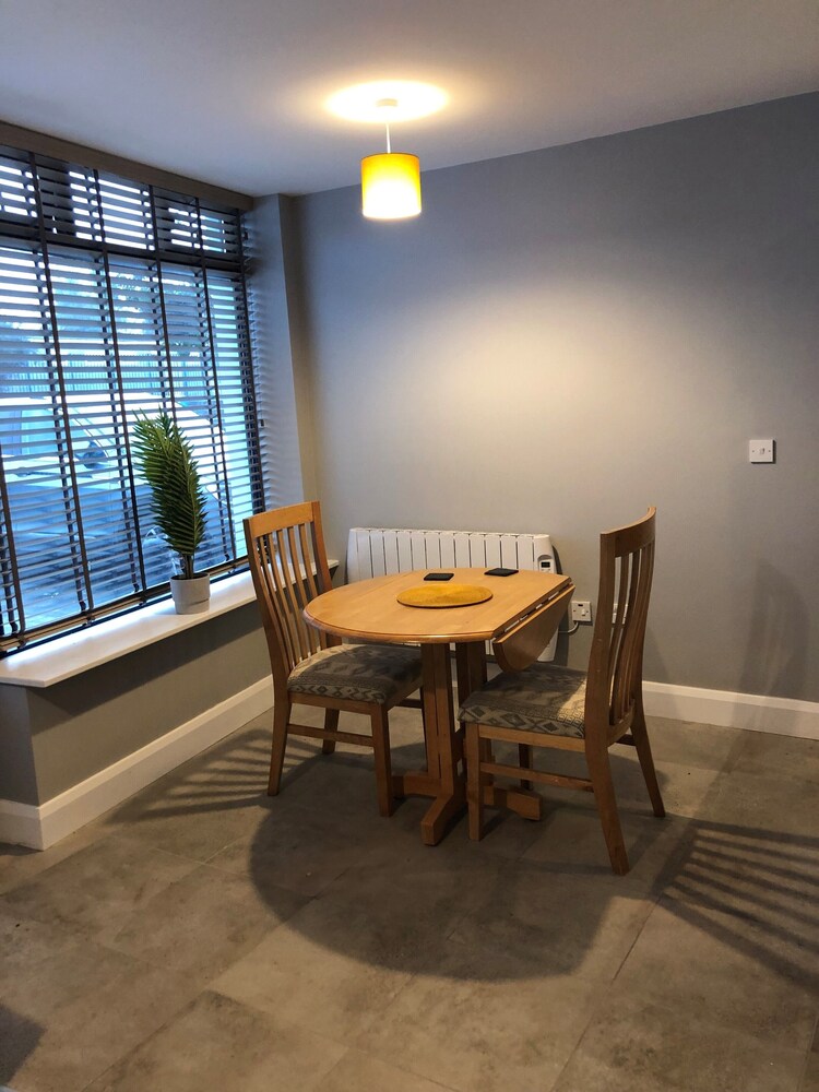 Town centre newly refurbished studio