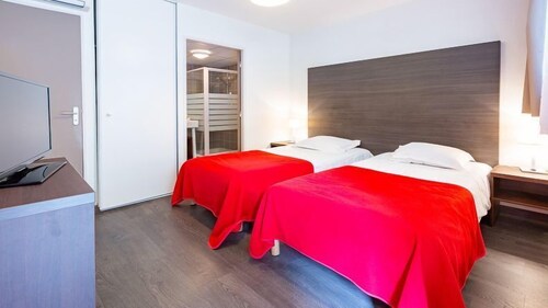 Bon Rapport Qualité-Prix! Chambre Confortable avec Wi-Fi Gratuit | Accès Piscine + Sauna