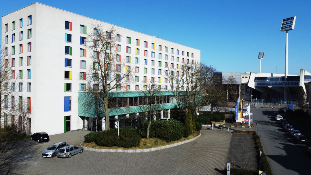 stays by friends Bochum