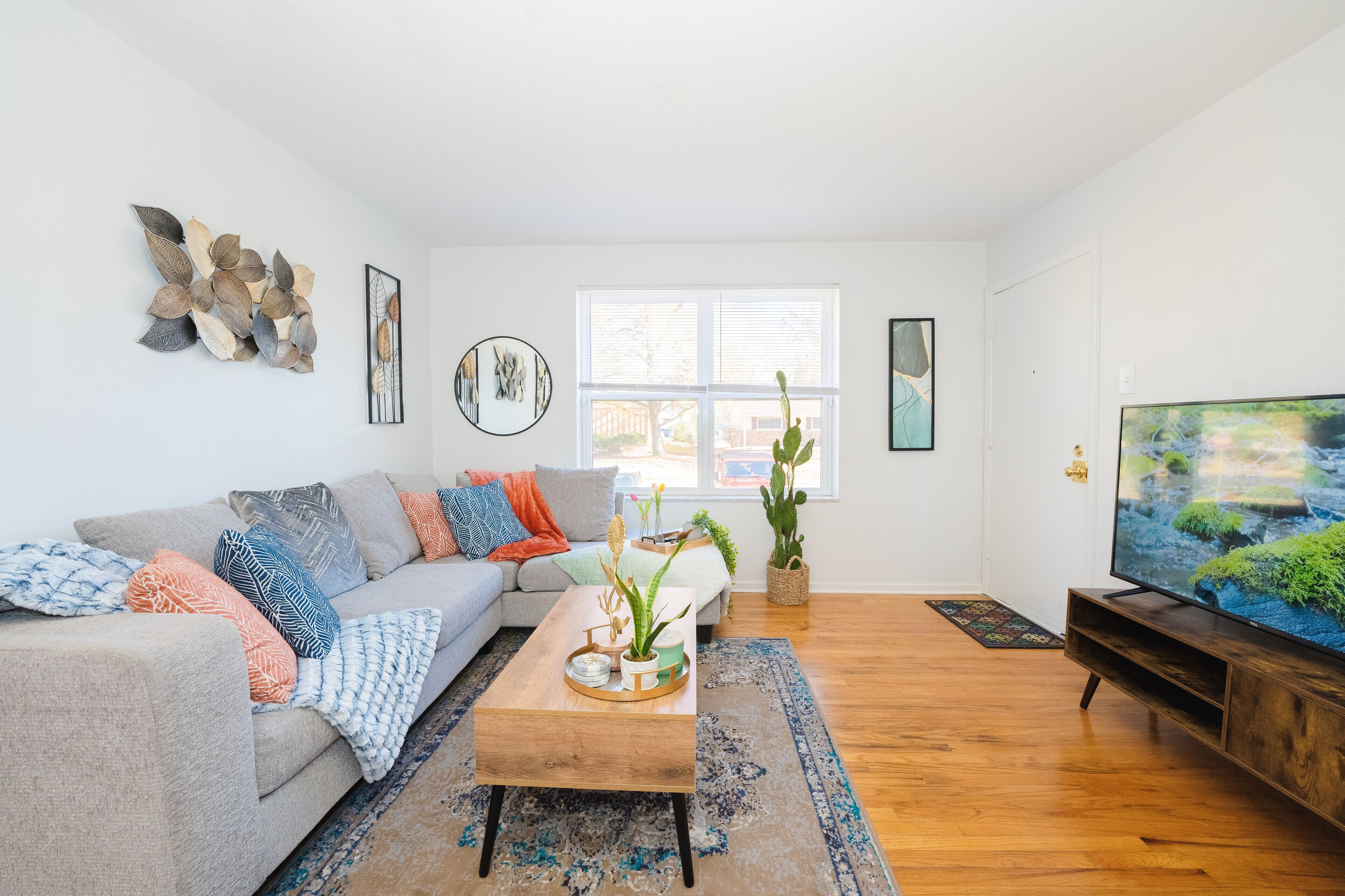 Freshly Renovated Sparking Clean Kingbed Apartment