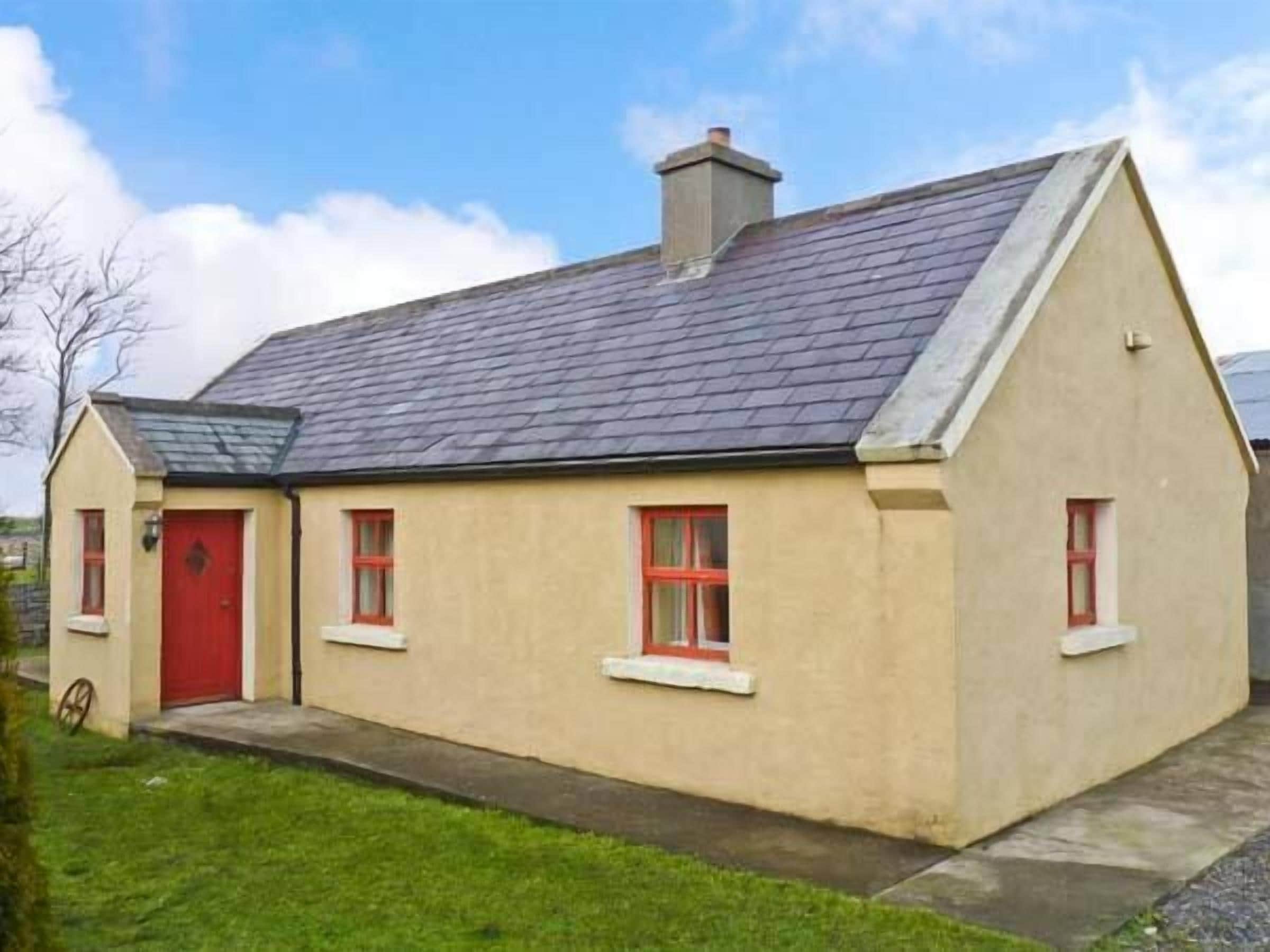 CAVAN HILL COTTAGE, family friendly in Ballinrobe, County Mayo