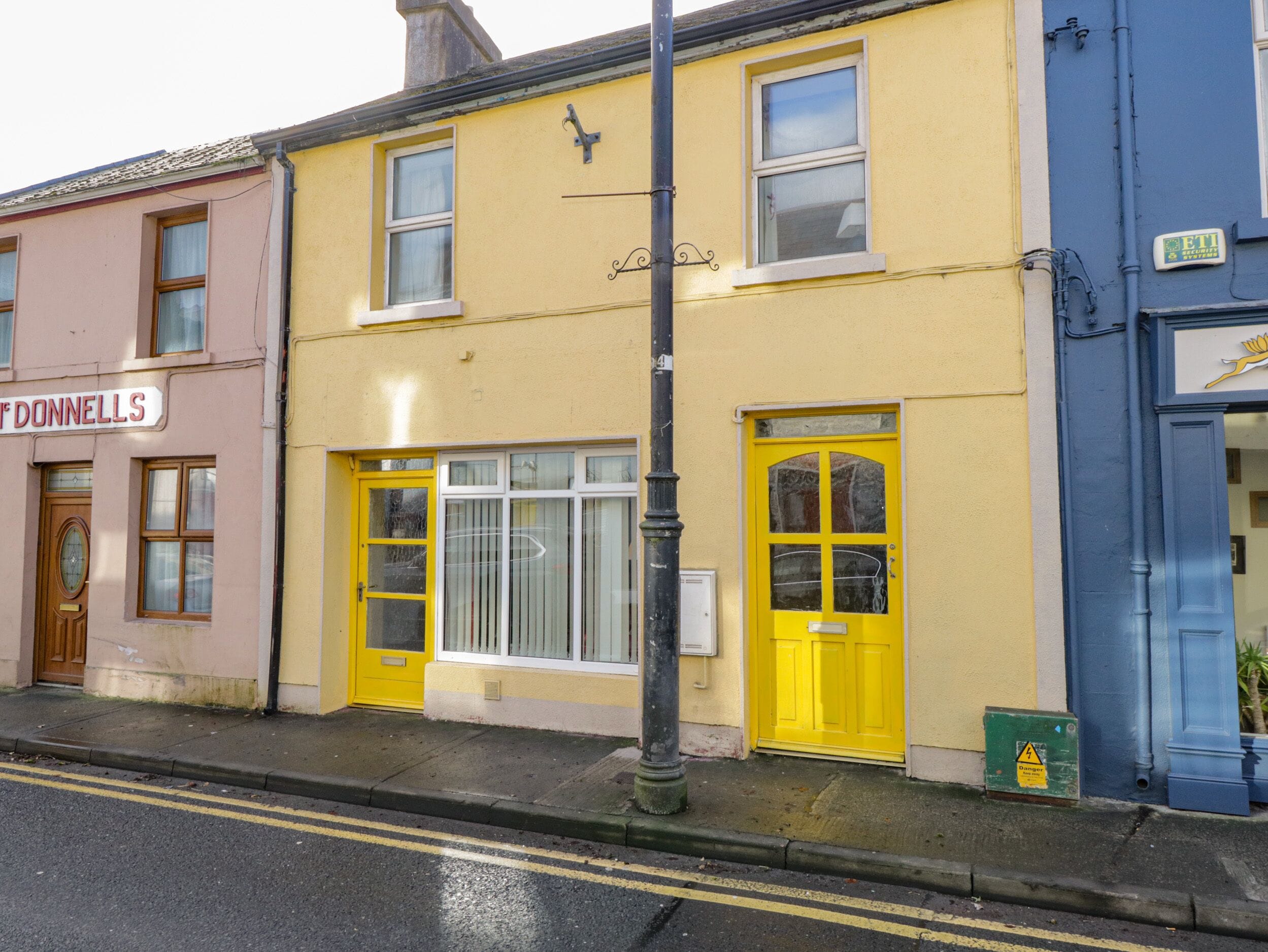 GLEBE HOUSE, pet friendly, with open fire in Ballinrobe, County Mayo