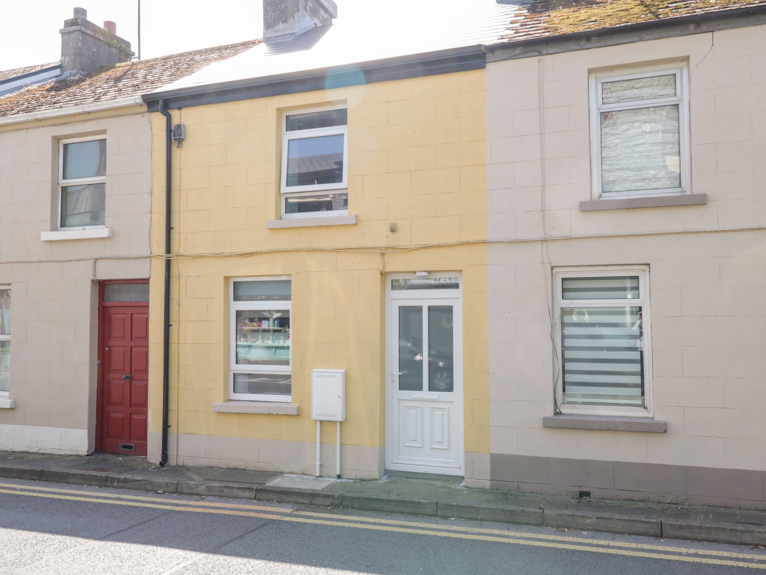 22 TOWN PLACE, pet friendly, with a garden in Ballinrobe, County Mayo