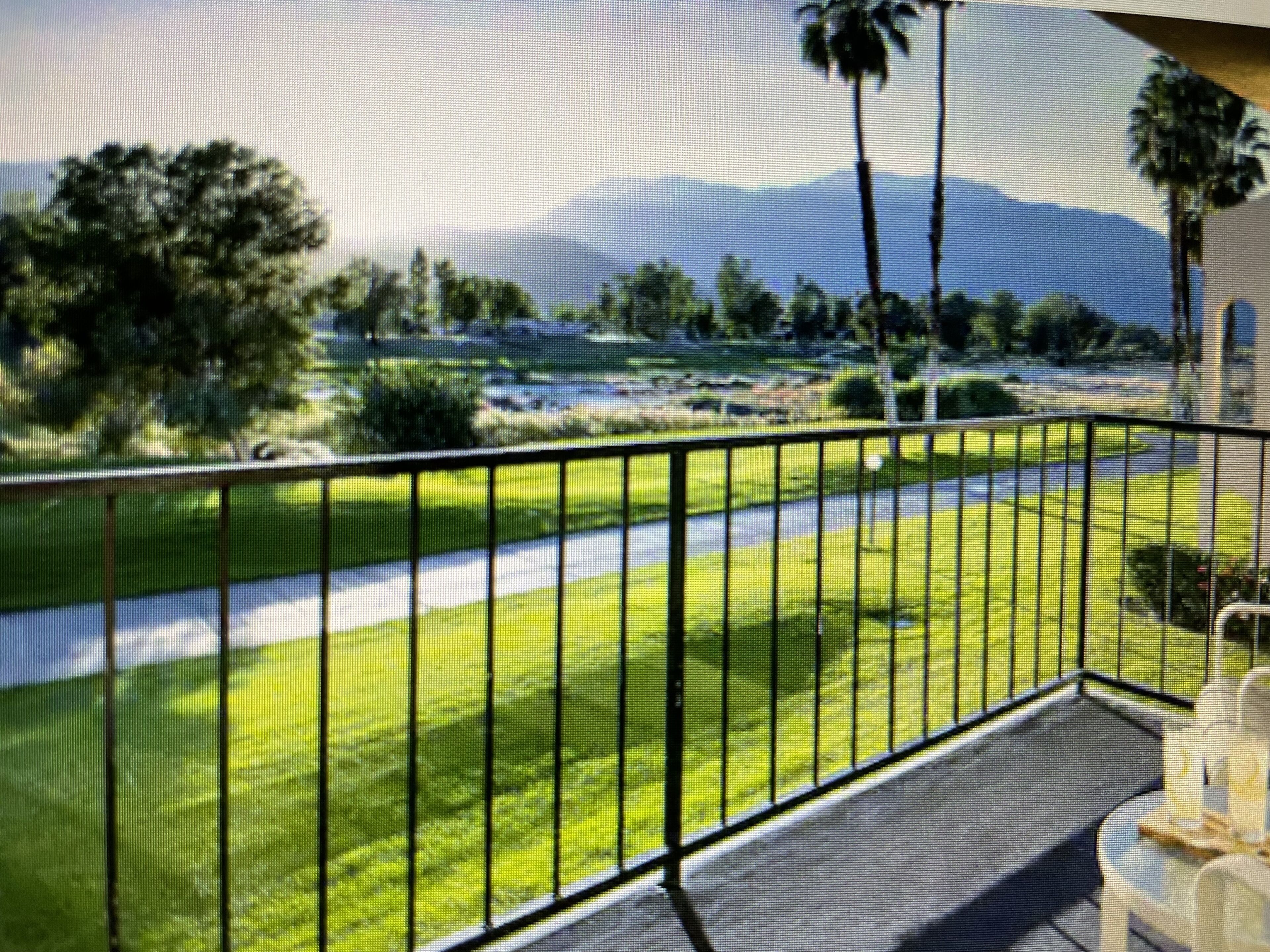  1 bedroom 1 bath condo sleeps 4.Full kitchen. Uber to Coachella.