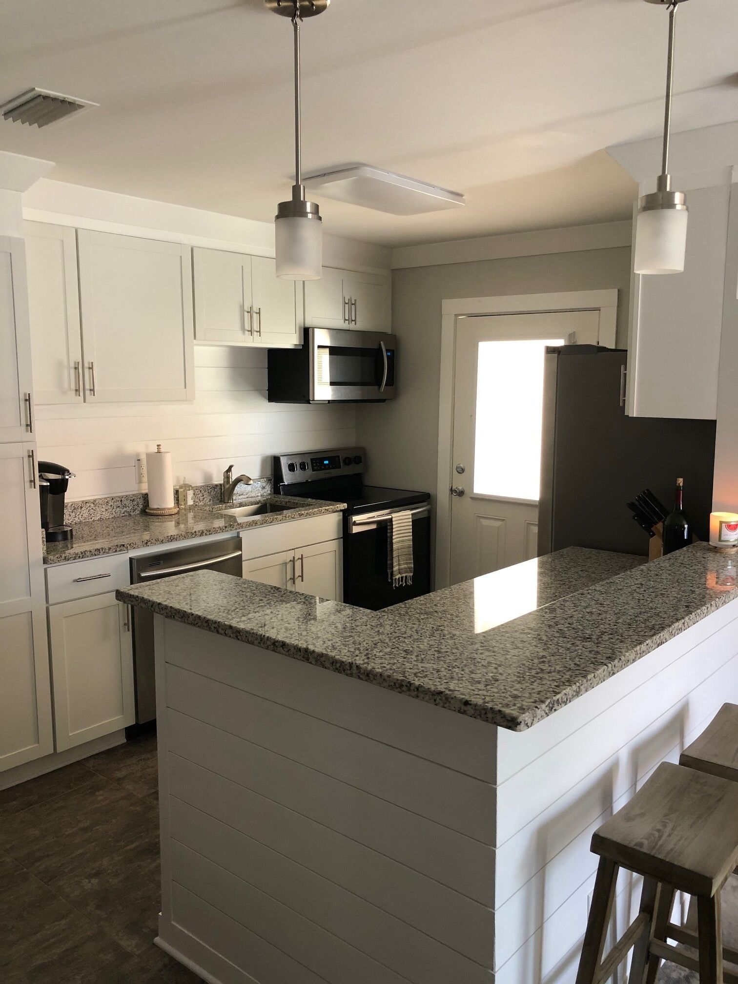 Ocean Views / Newly Renovated 2 Bedroom 1 Bath Condo