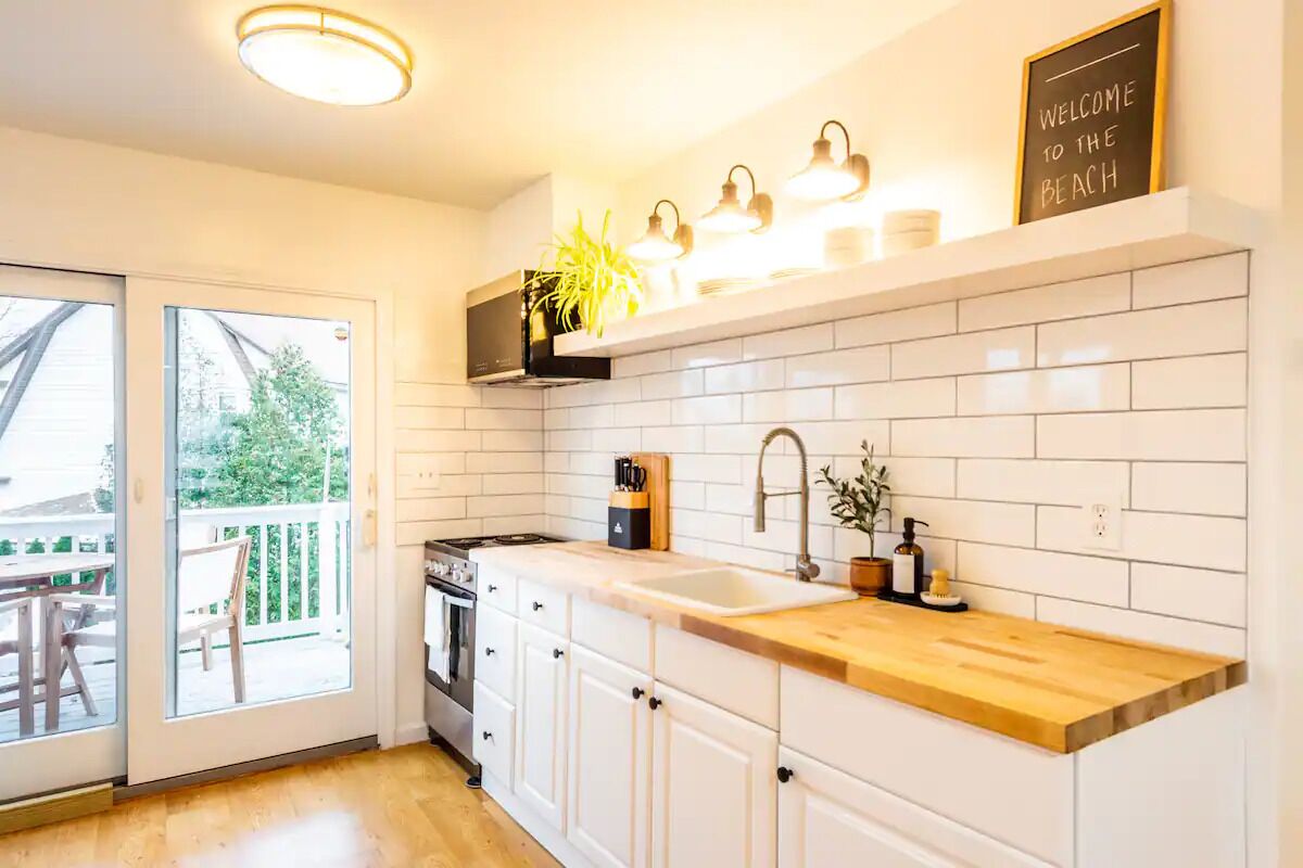 Walk to Beaches - Perfect New Haven Guest Retreat!