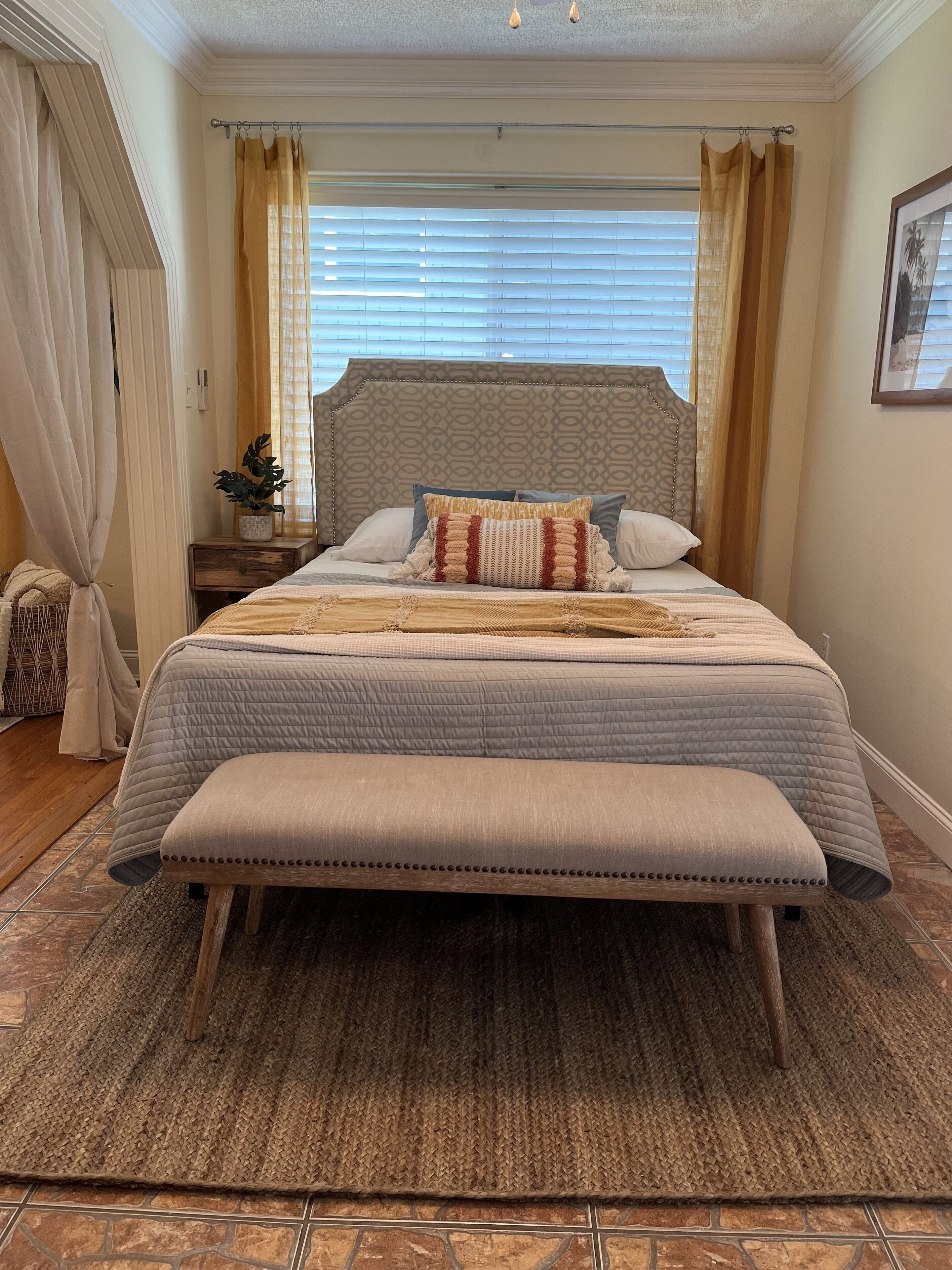 New!! HERON STUDIO on City Walking Trail Leading to Downtown Mt. Dora and Lake. 
