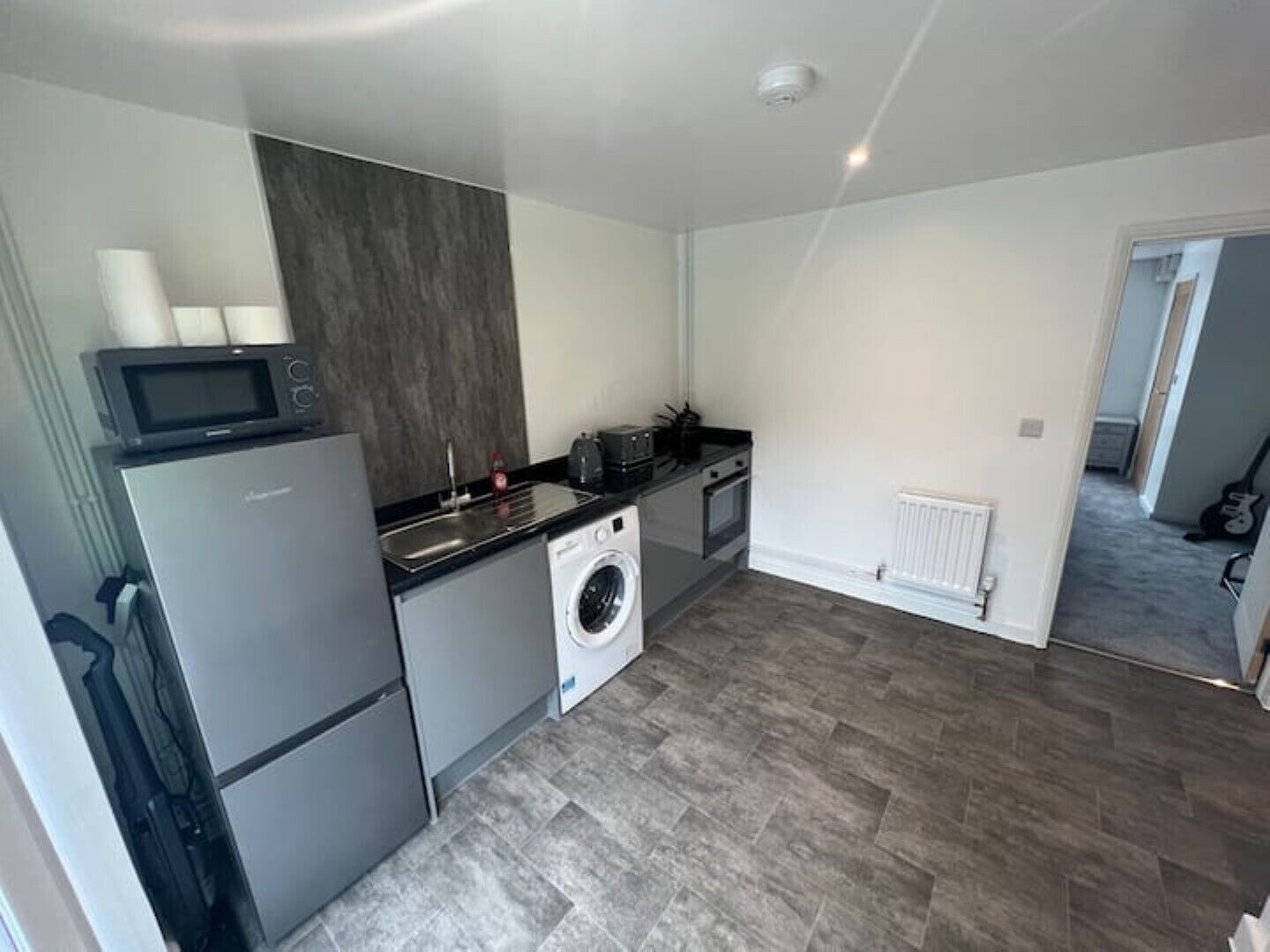 Apt 2: Comfortable newly refurbished apartment