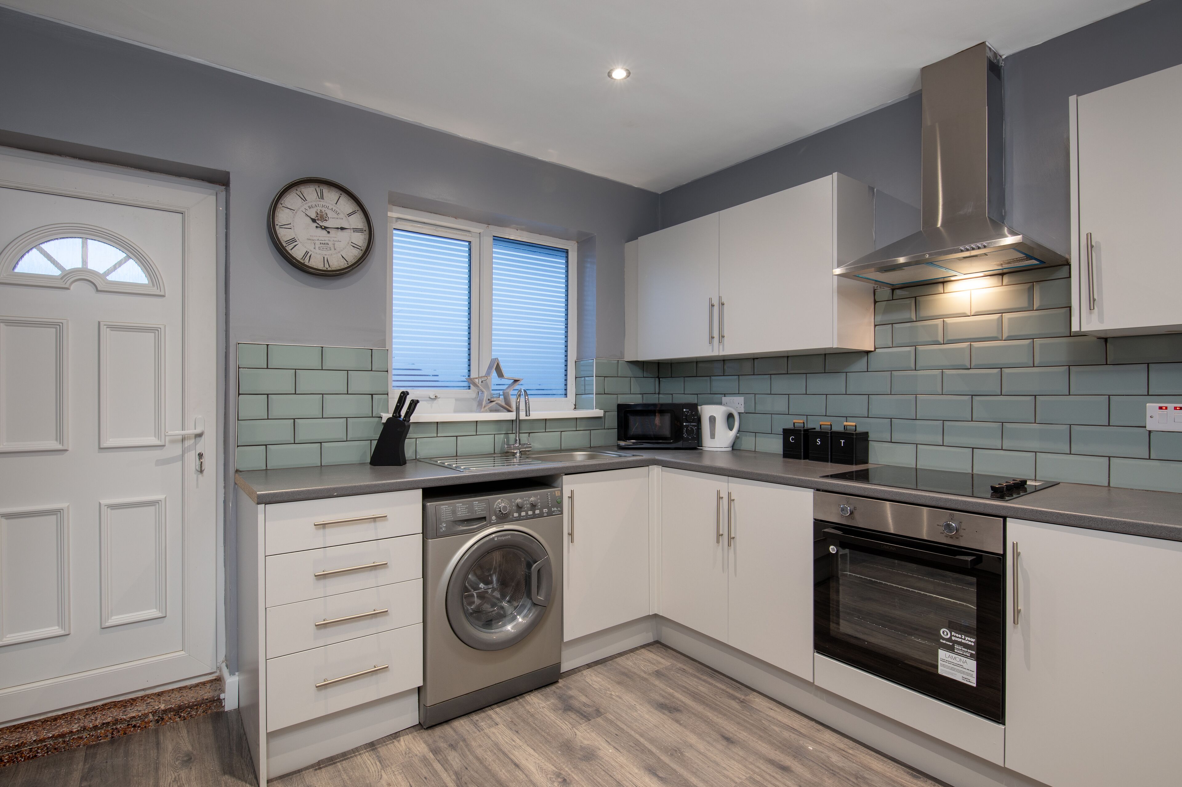 Peterlee Central Apartment Sleeping 16 guests