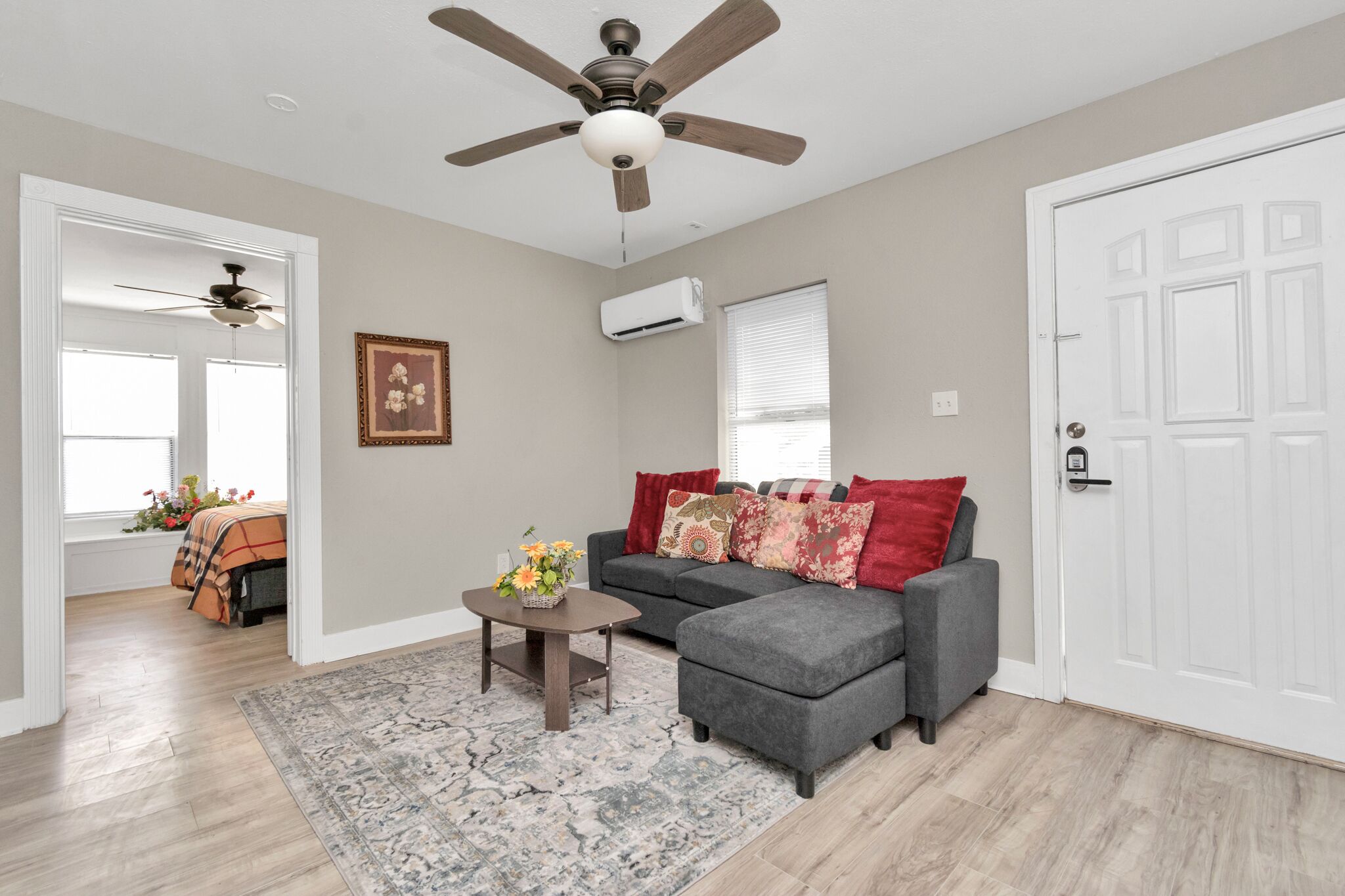 Modern & Newly renovated 1BR in Heart of Baytown!